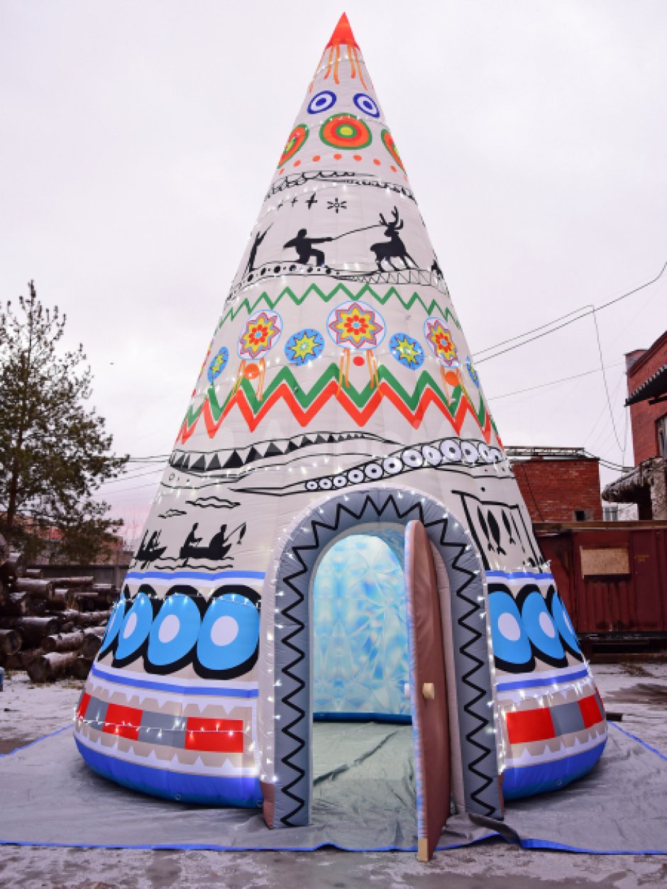 Конус-дом притягивает взгляды, удерживает внимание, одна конструкция — десятки сценариев