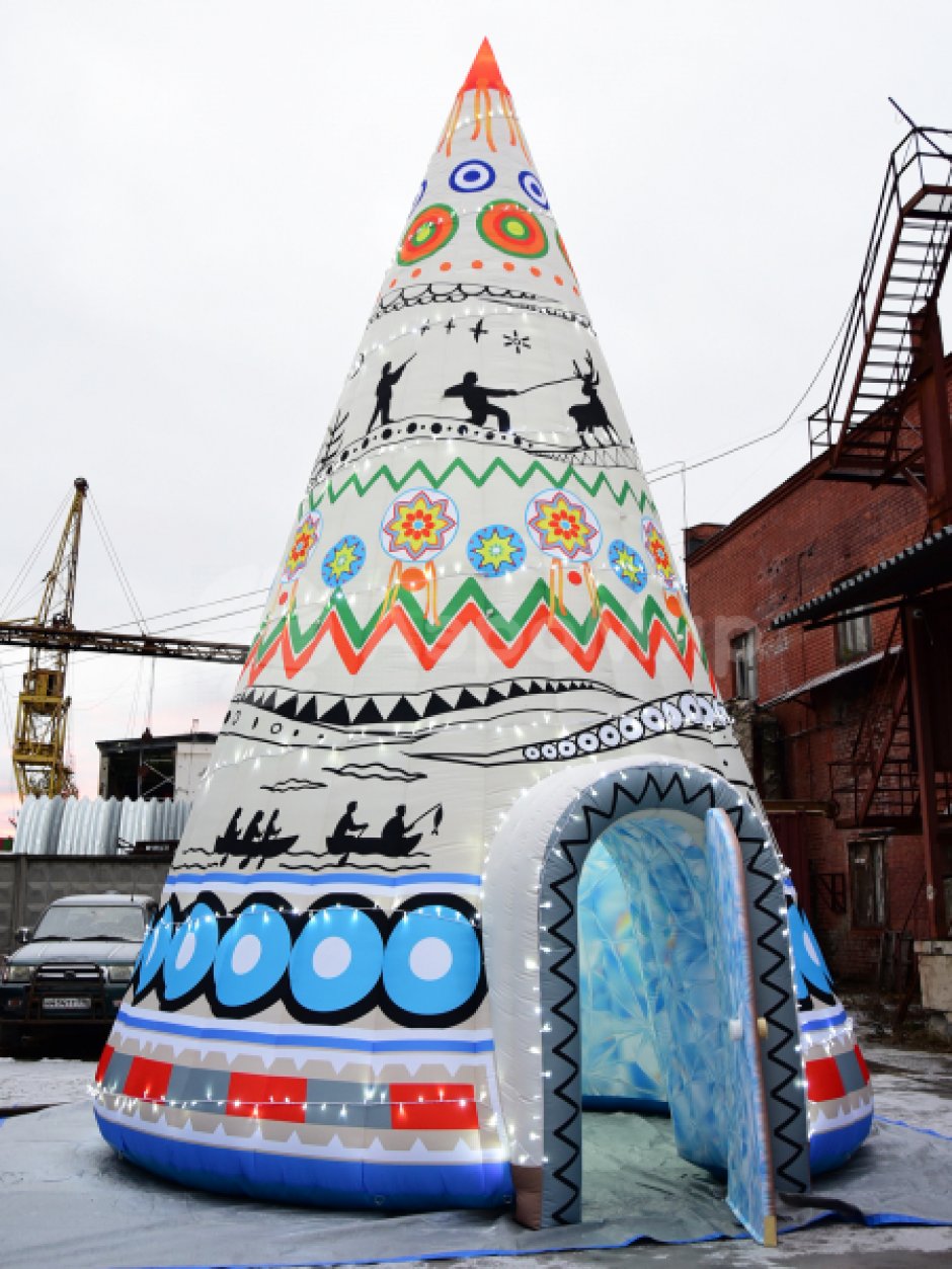 Конус-дом притягивает взгляды, удерживает внимание, одна конструкция — десятки сценариев