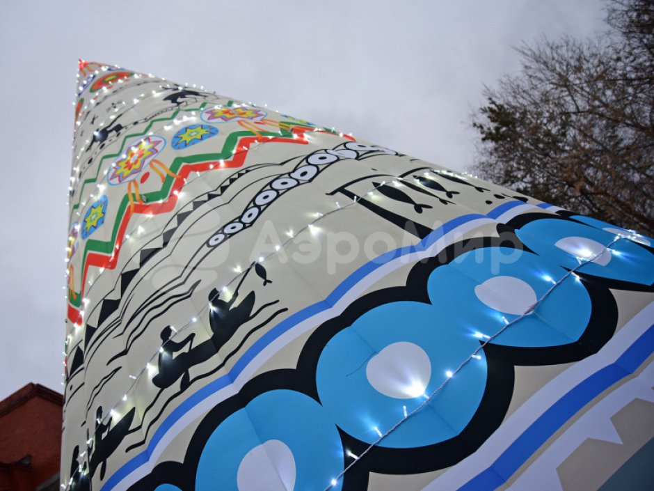 Конус-дом притягивает взгляды, удерживает внимание, одна конструкция — десятки сценариев