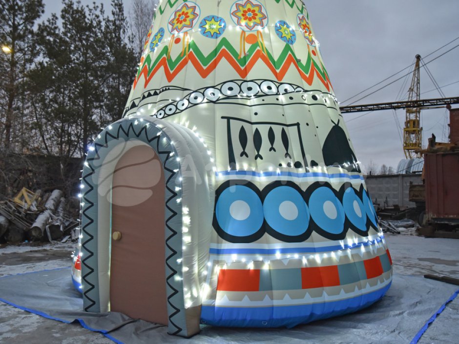 Конус-дом притягивает взгляды, удерживает внимание, одна конструкция — десятки сценариев