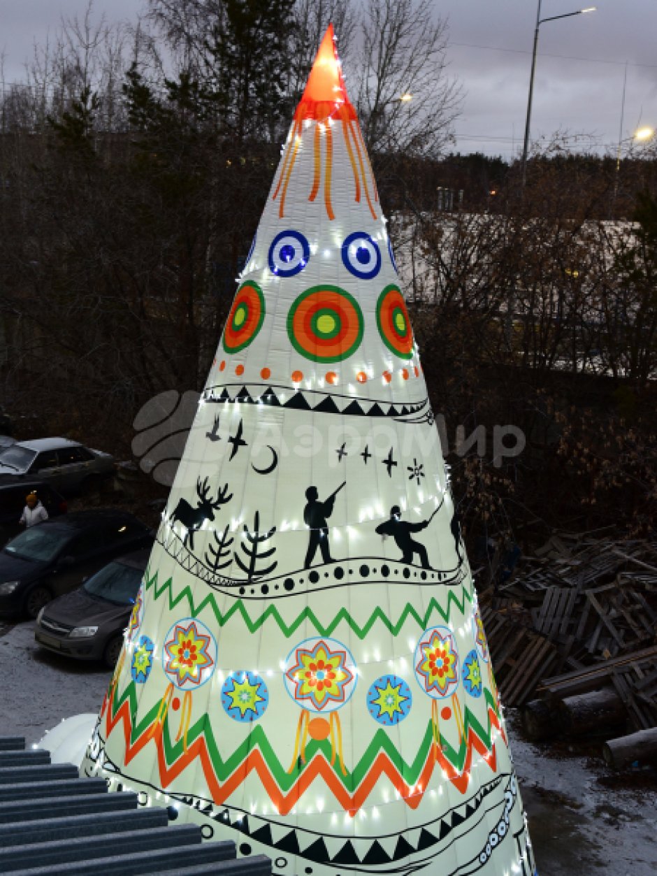 Конус-дом притягивает взгляды, удерживает внимание, одна конструкция — десятки сценариев