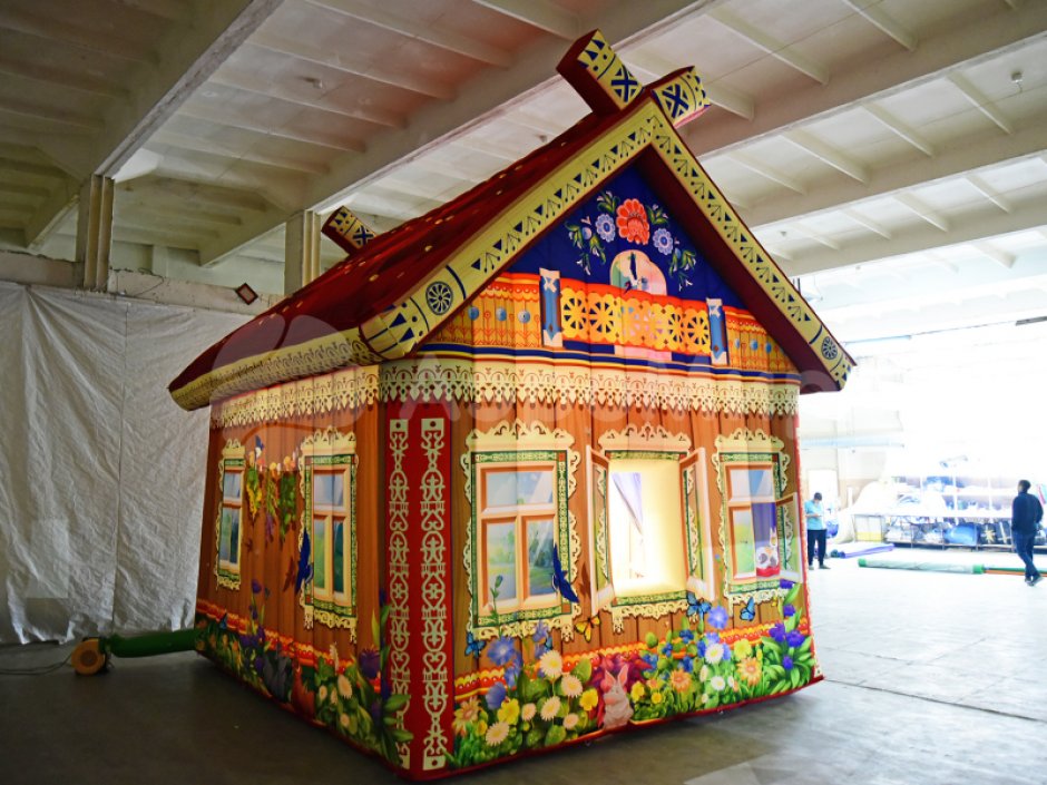 Надувная изба — для тематических праздников и гуляний