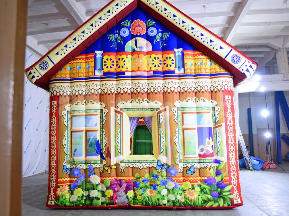 Надувная изба — для тематических праздников и гуляний