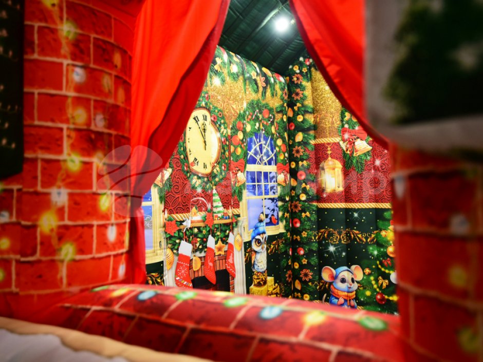 Сказочный надувной Домик Деда Мороза