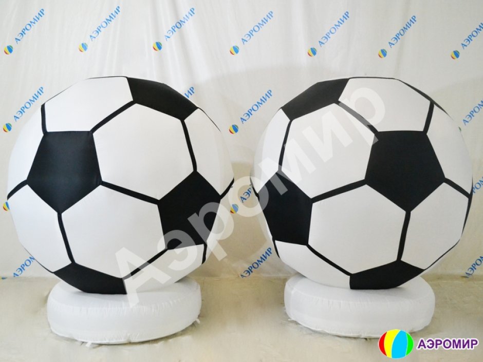 Надувной футбольный мяч на опоре