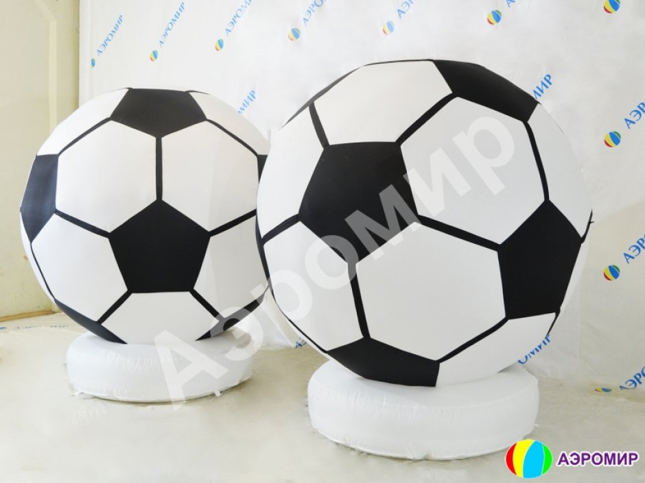 Надувной футбольный мяч на опоре