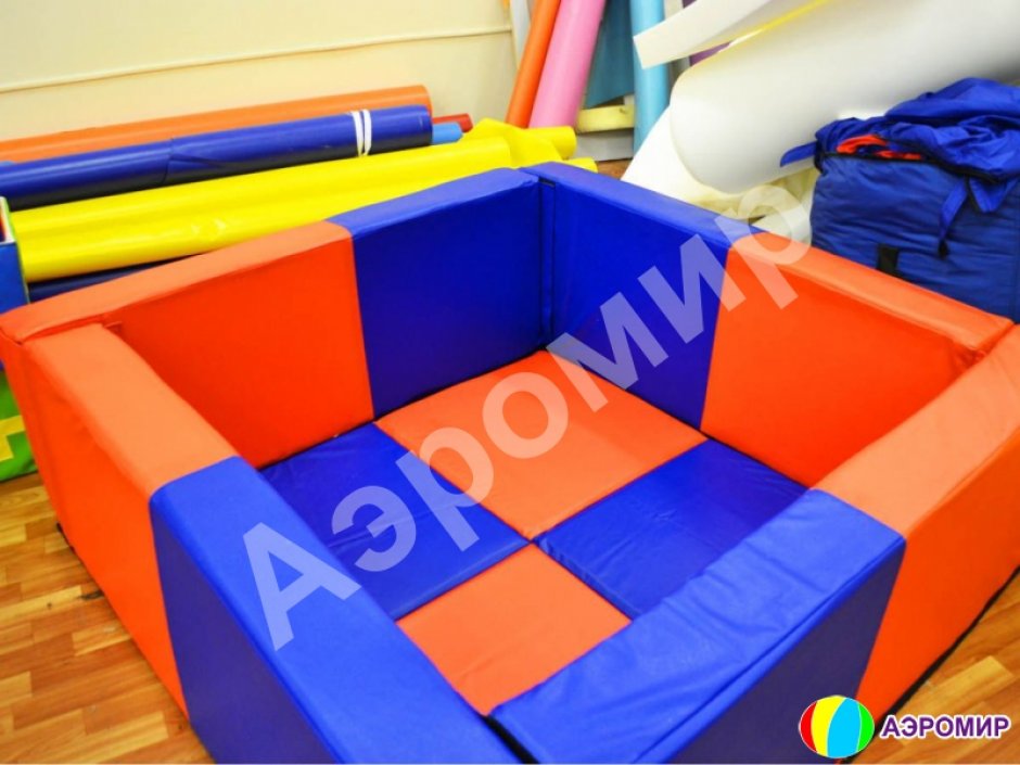 Квадратный сухой бассейн