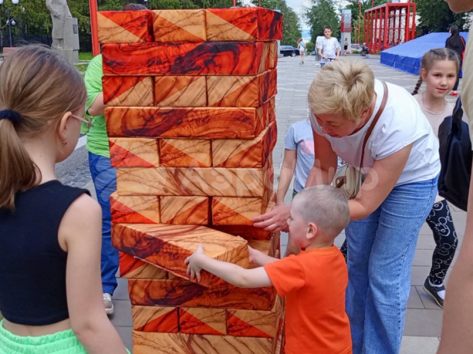 Гигантская дженга — популярная игра формата XXL