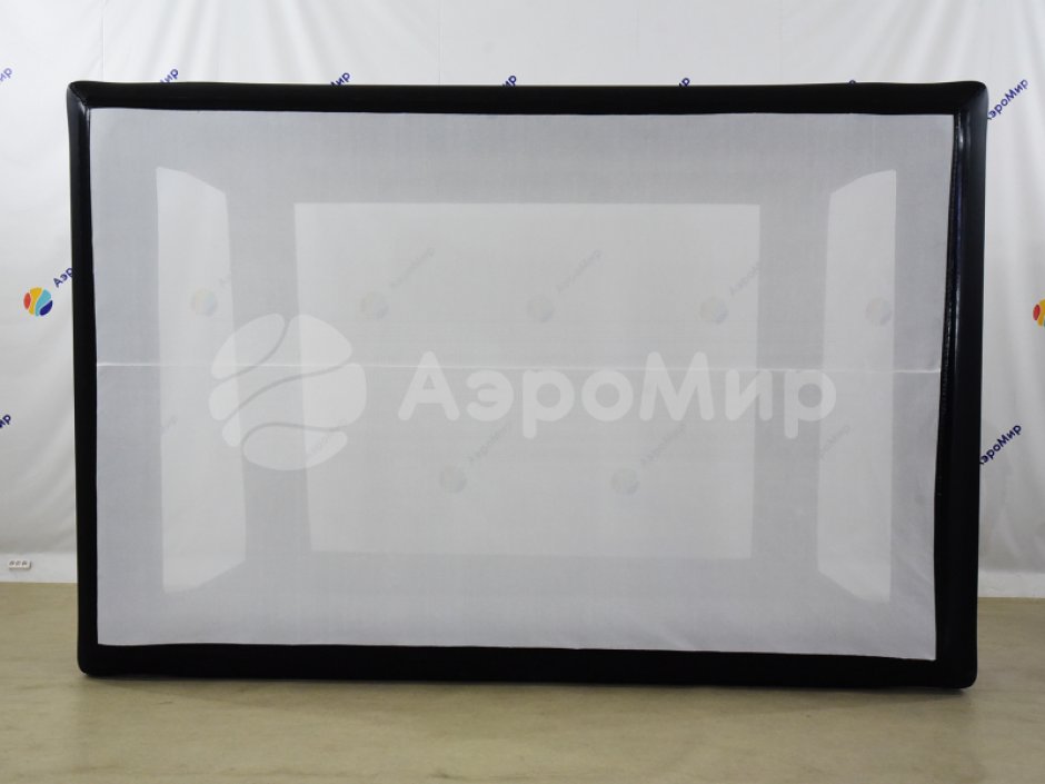 Надувной экран на опорах