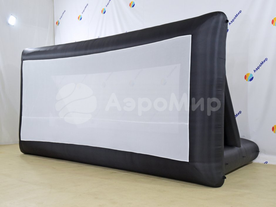 Надувной экран на опорах