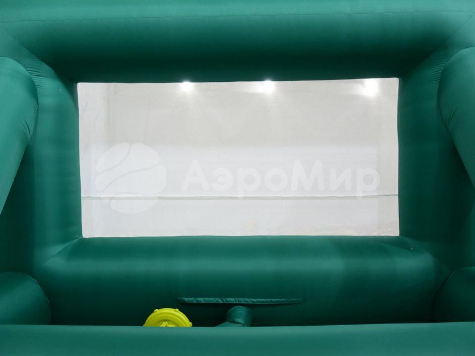 Надувной экран на опорах