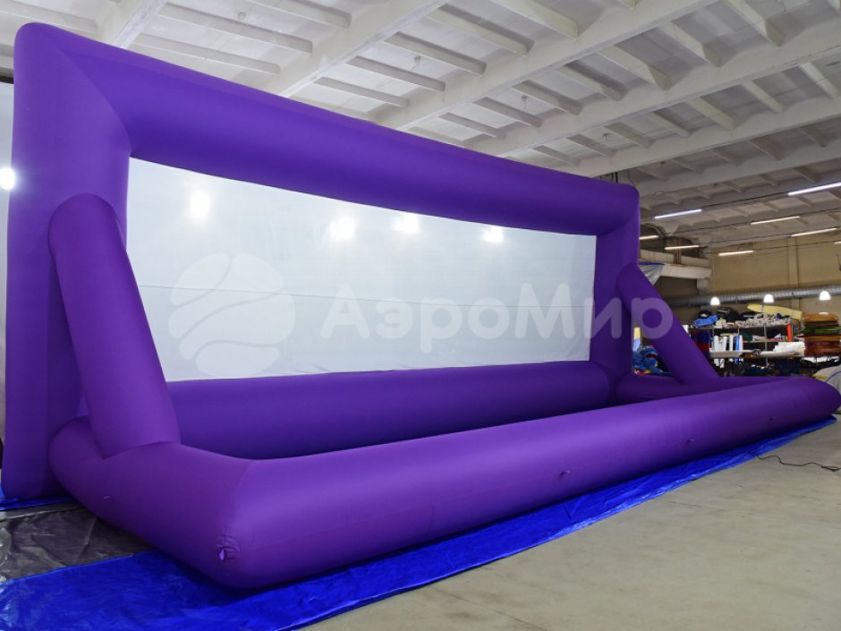 Надувной экран на опорах