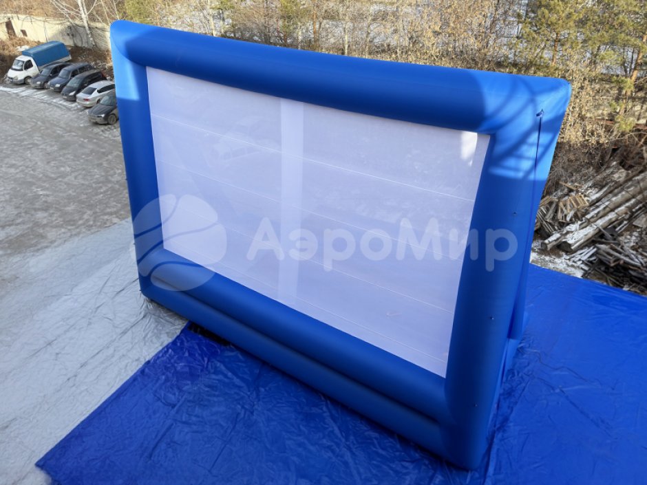 Надувной экран на опорах