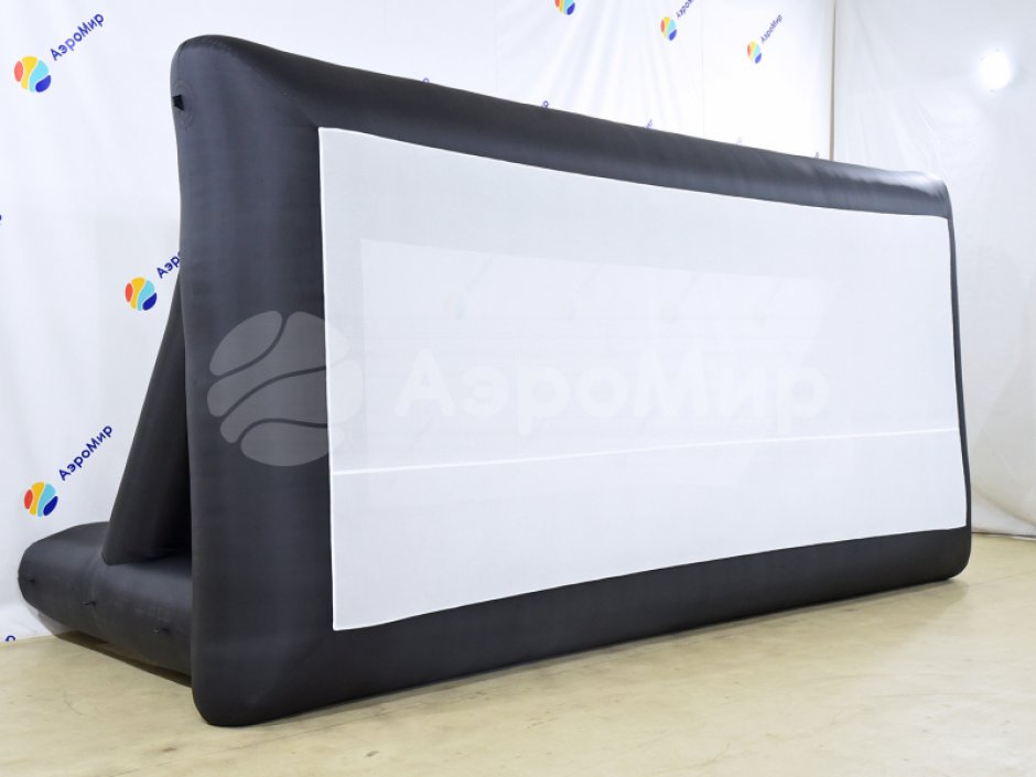 Надувной экран на опорах