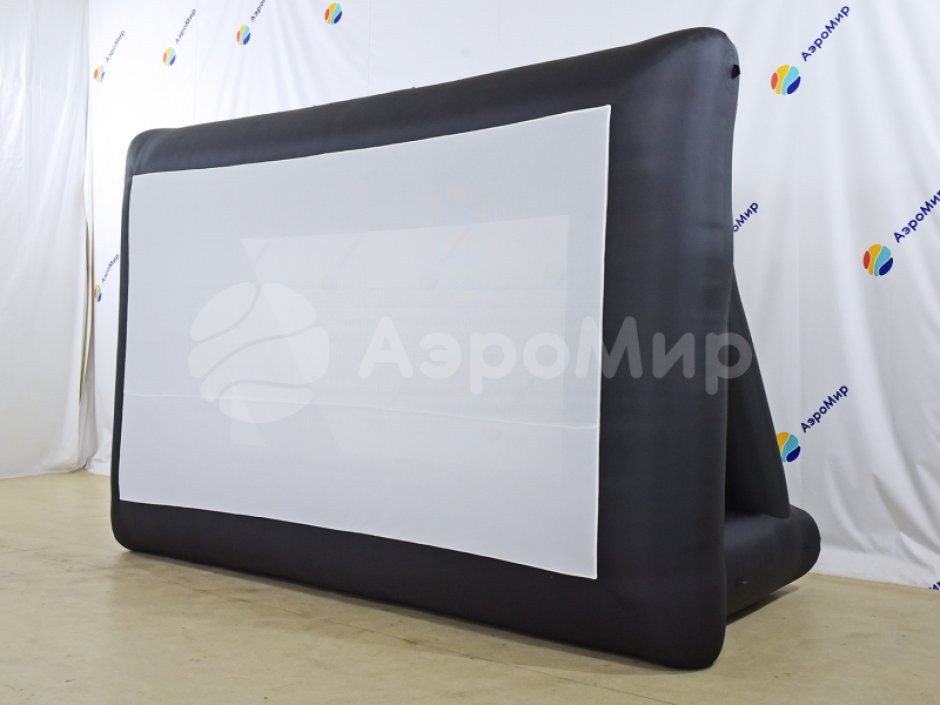 Надувной экран на опорах