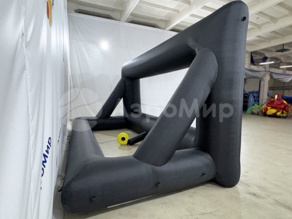 Надувной экран на опорах