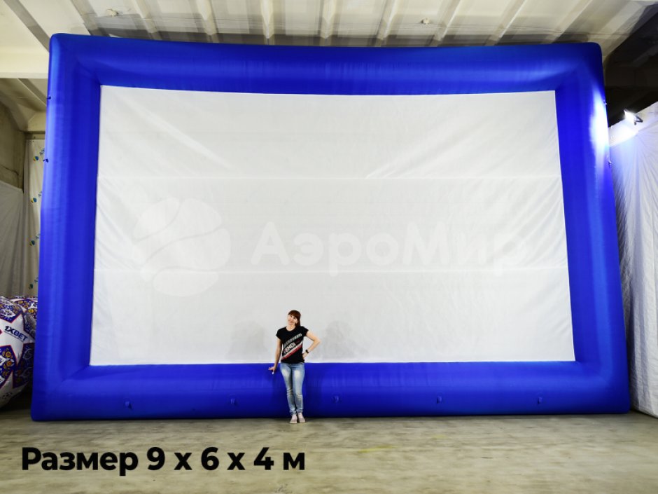 Надувной экран на опорах