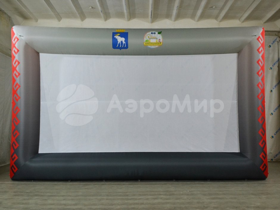 Надувной экран на опорах
