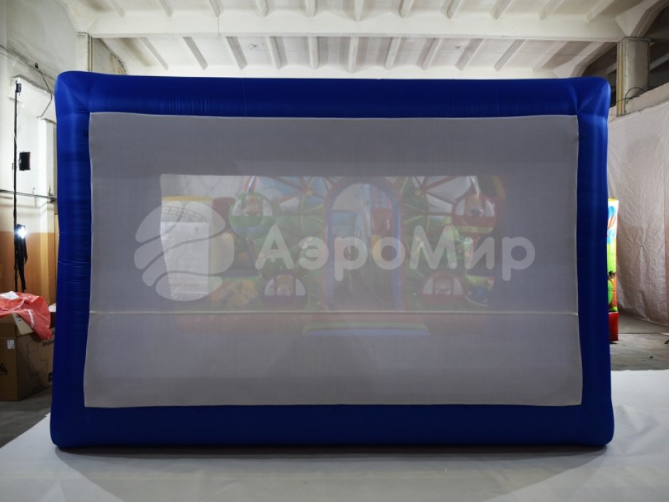 Надувной экран на опорах