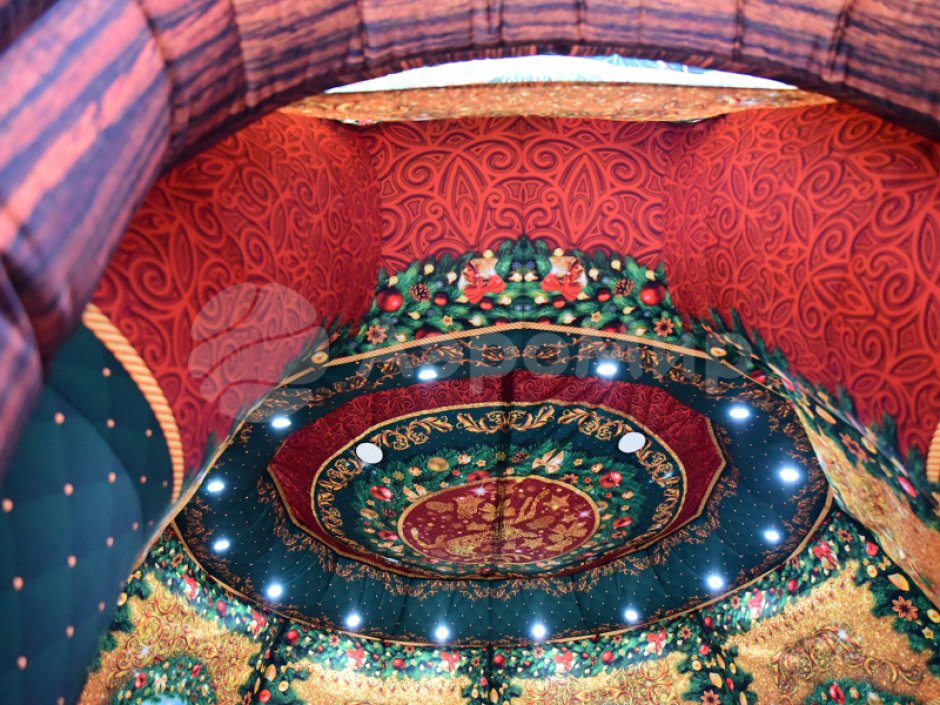 Ёлка дом — новогодняя надувная конструкция с фото зоной внутри