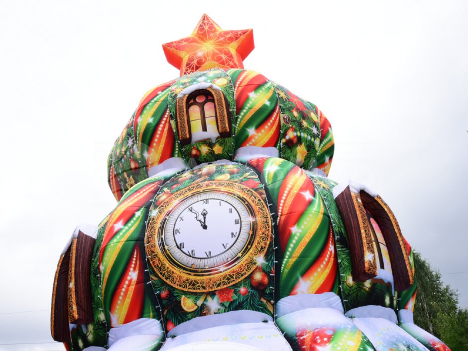 Ёлка дом — новогодняя надувная конструкция с фото зоной внутри