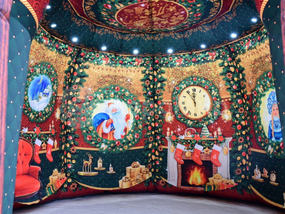 Ёлка дом — новогодняя надувная конструкция с фото зоной внутри