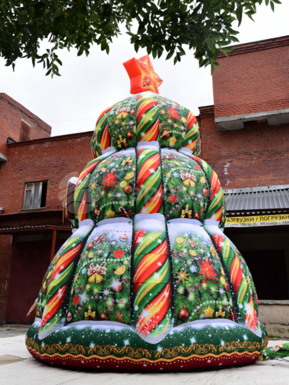 Ёлка дом — новогодняя надувная конструкция с фото зоной внутри