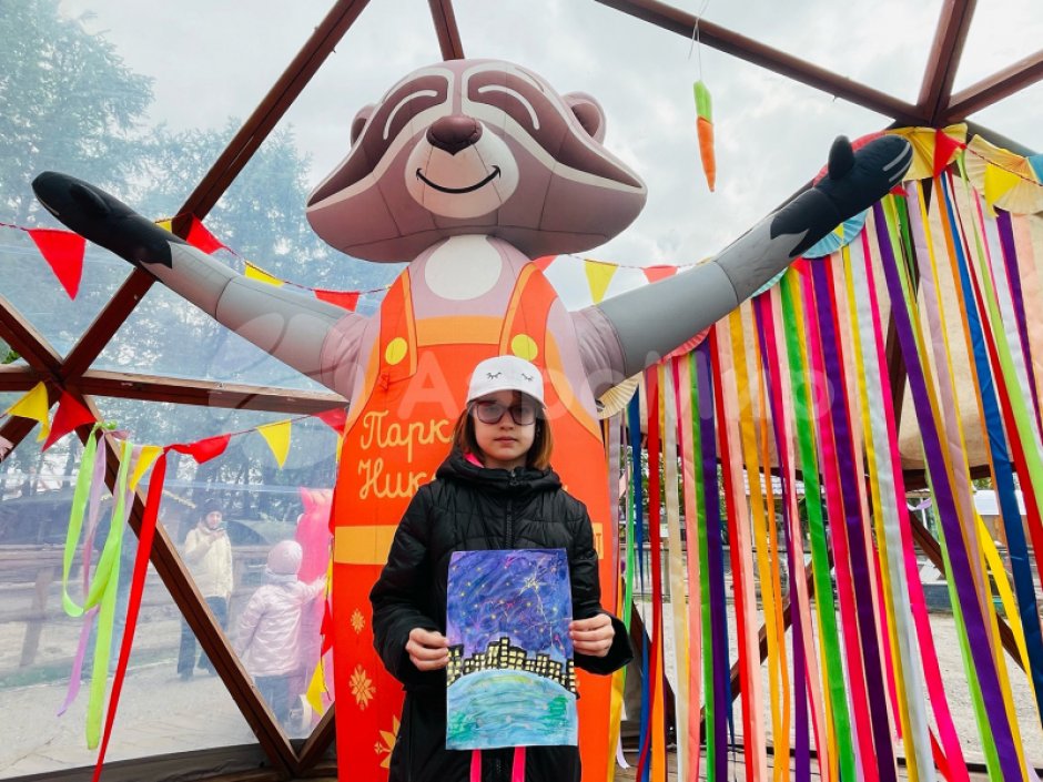 Надувной Енот с эффектом машущей руки (бобер, волк, заяц, мышь, лев, собака)