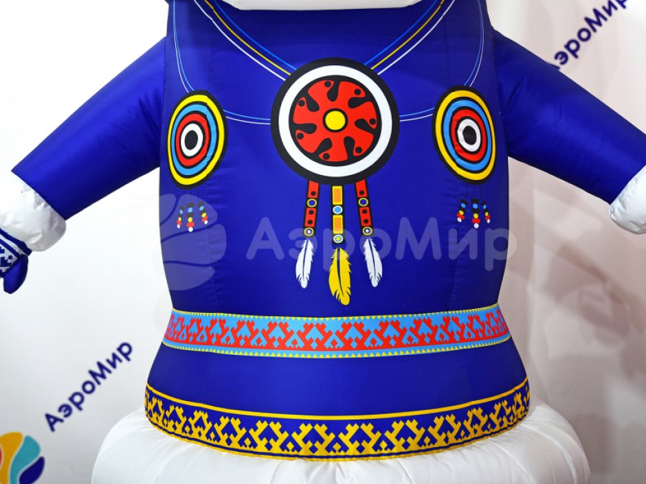 Надувные фигуры в национальных костюмах