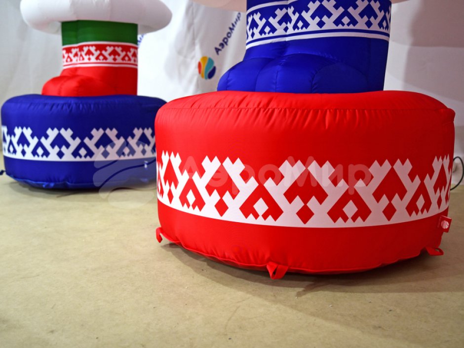 Надувные фигуры в национальных костюмах