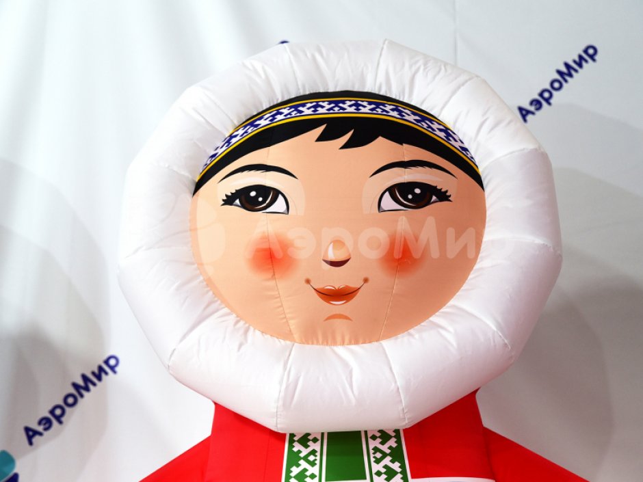 Надувные фигуры в национальных костюмах