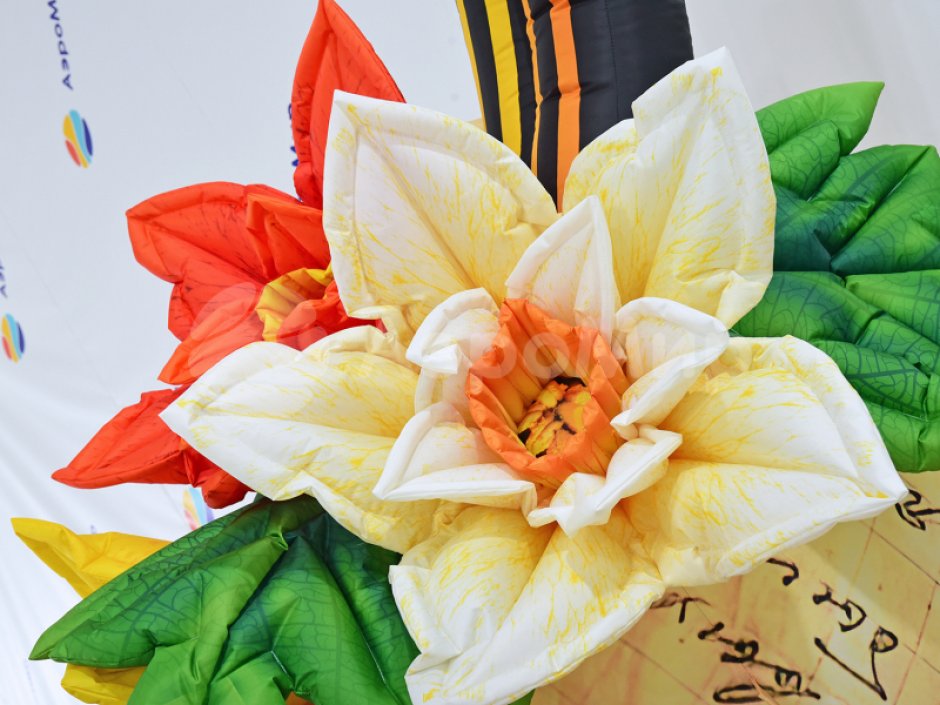 Конверт с цветами ко Дню Победы