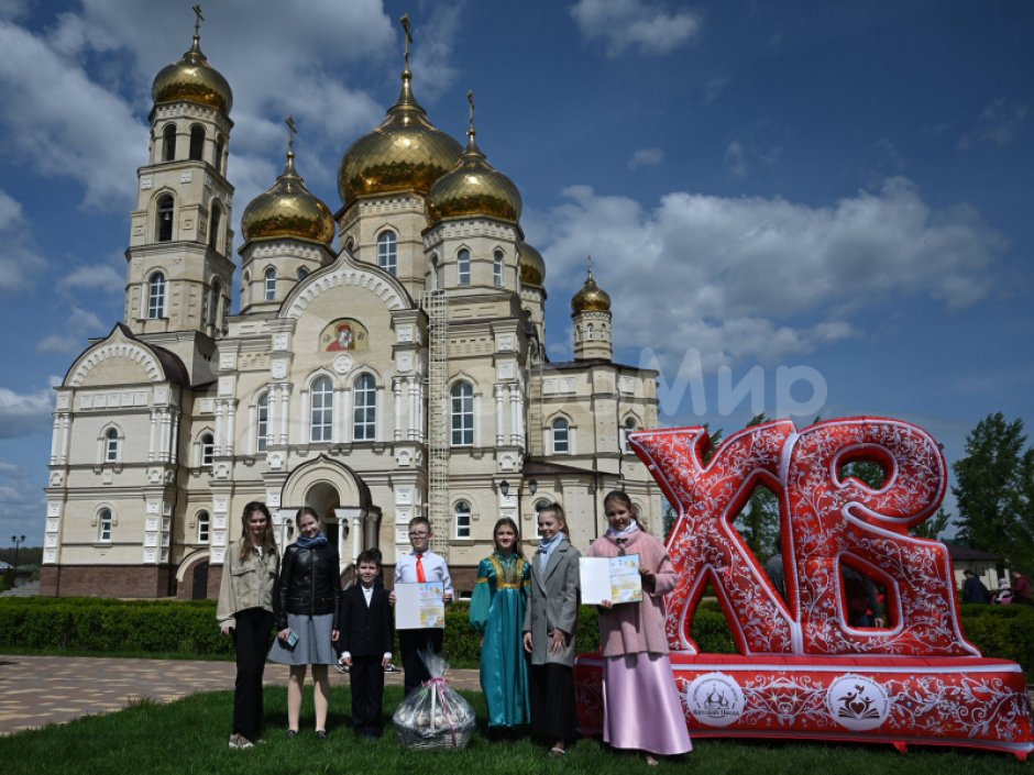 Пасхальное приветствие — надувные буквы ХВ