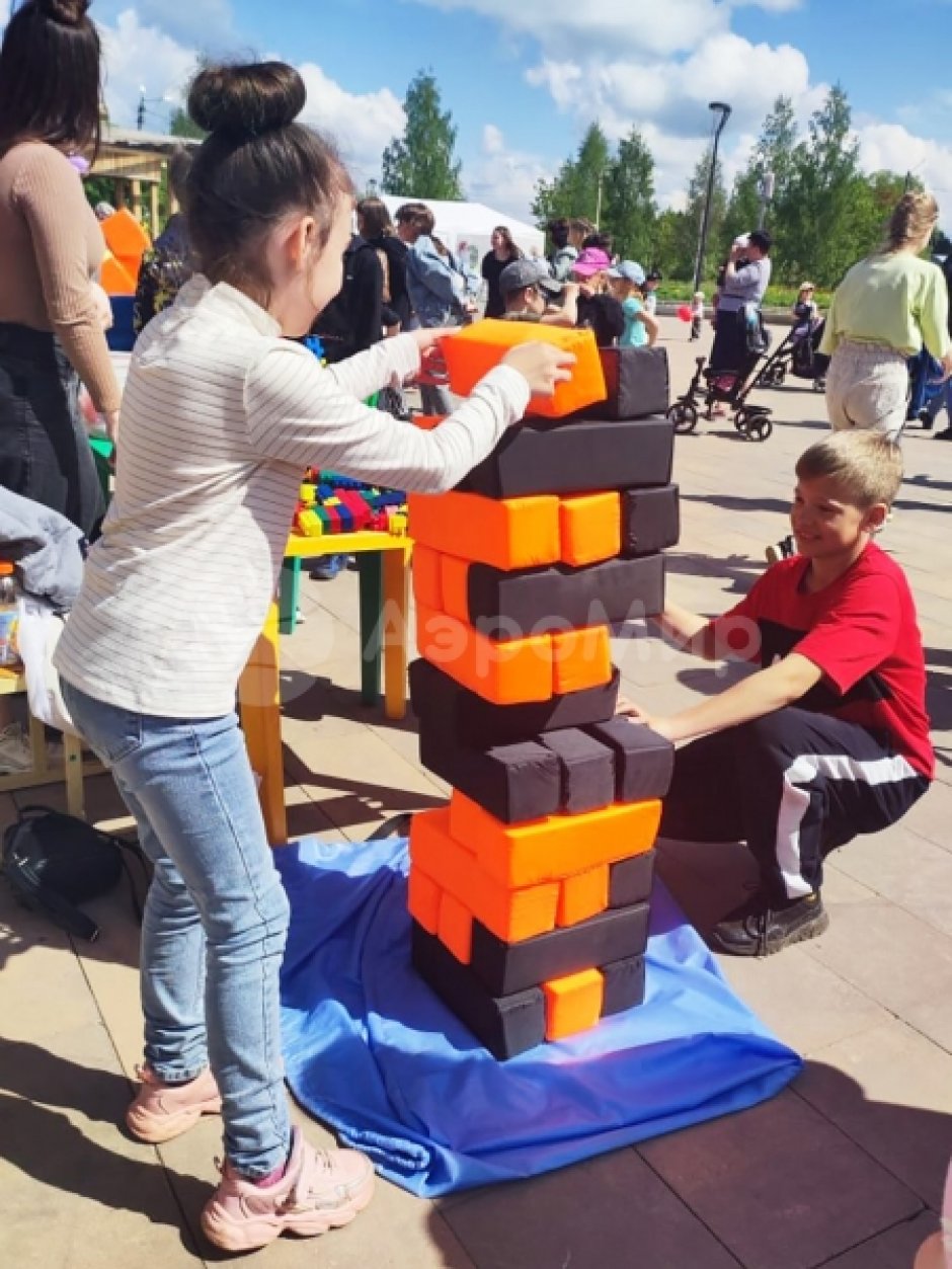 Гигантская дженга — популярная игра формата XXL