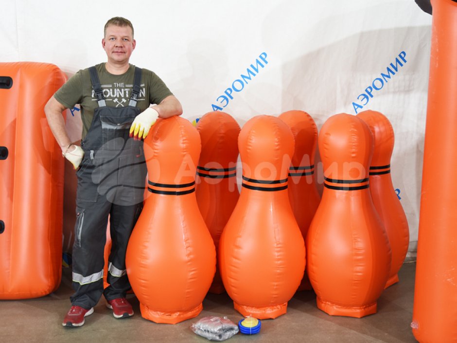 Надувные кегли с мячом