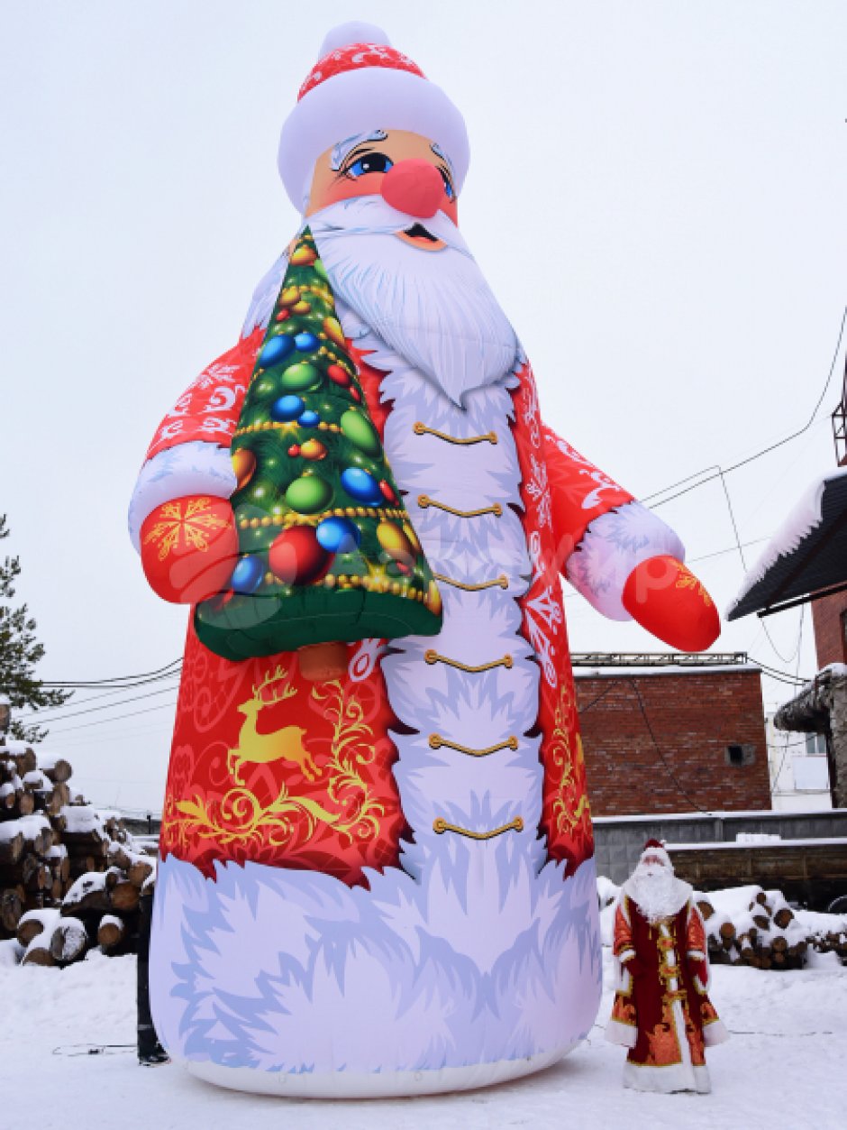 Надувной гигантский Дед Мороз — высота фигуры 10 метров