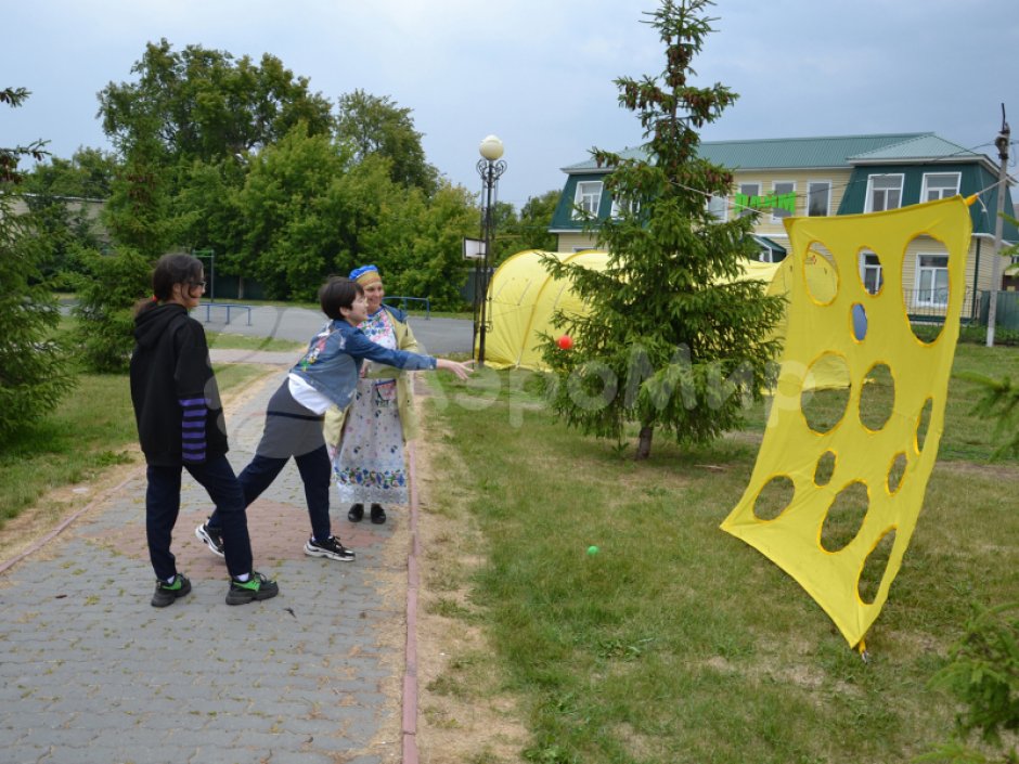 Гигантский сыр — детский реквизит для игр, аниматоров