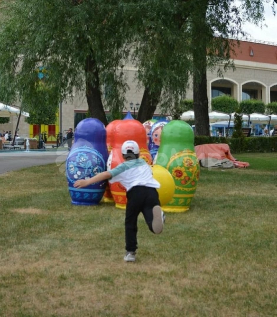 Большие надувные кегли с мячом