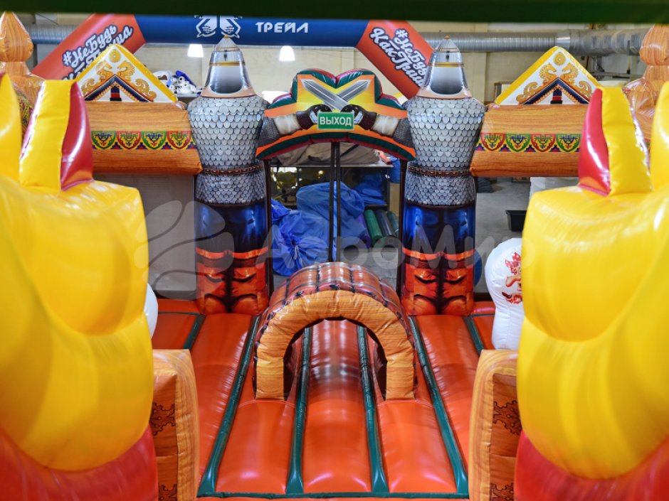 Надувной батут Большой Змей Горыныч — большой авторский батут-горка на 66 м²