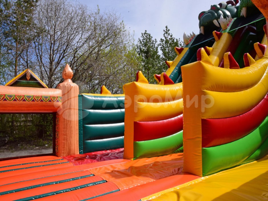 Надувной батут Большой Змей Горыныч — большой авторский батут-горка на 66 м²
