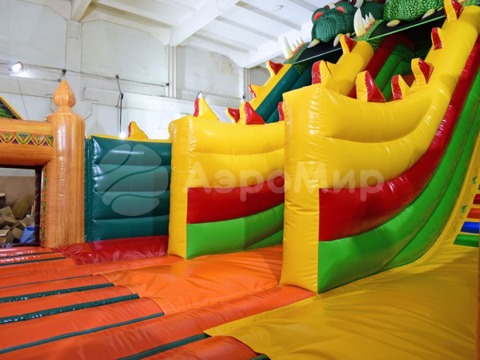 Надувной батут Большой Змей Горыныч — большой авторский батут-горка на 66 м²