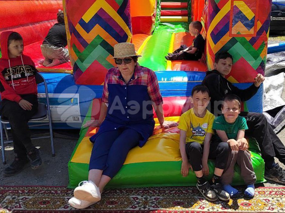 Надувной батут-горка Краски — для бизнеса с на ~ 50 м²