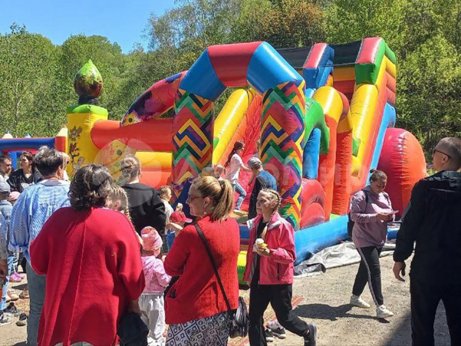 Надувной батут-горка Краски — для бизнеса с на ~ 50 м²