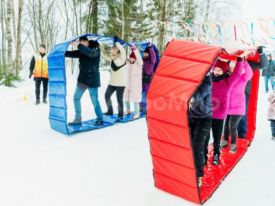 Гусеница — забавный реквизит для эстафет зимой и летом