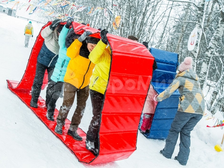 Гусеница — забавный реквизит для эстафет зимой и летом