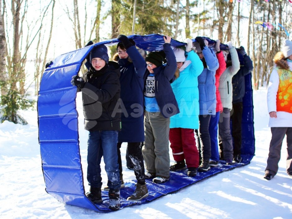 Гусеница — забавный реквизит для эстафет зимой и летом