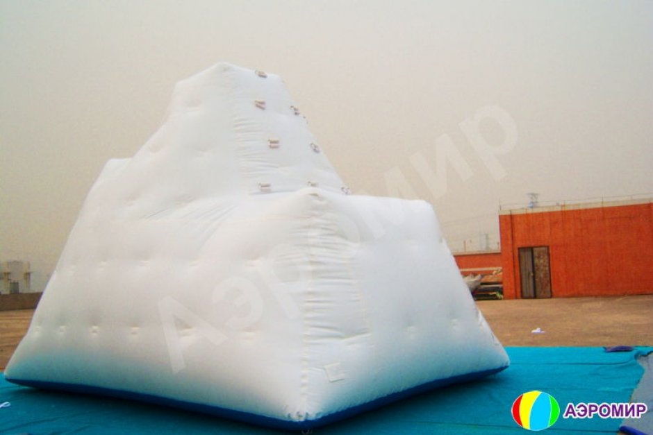 Надувная водная горка скала