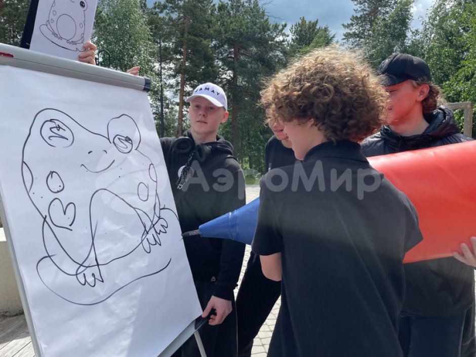 Надувной гигантский карандаш