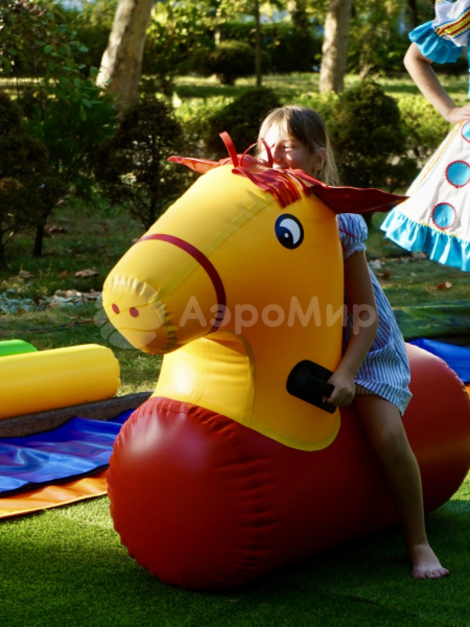 Лошадиные скачки — командный игровой реквизит для забегов и эстафет