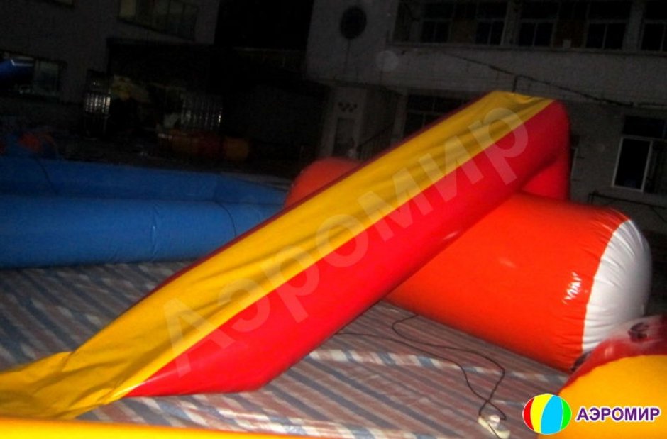 Надувная горка Шатл для открытой воды или большого бассейна